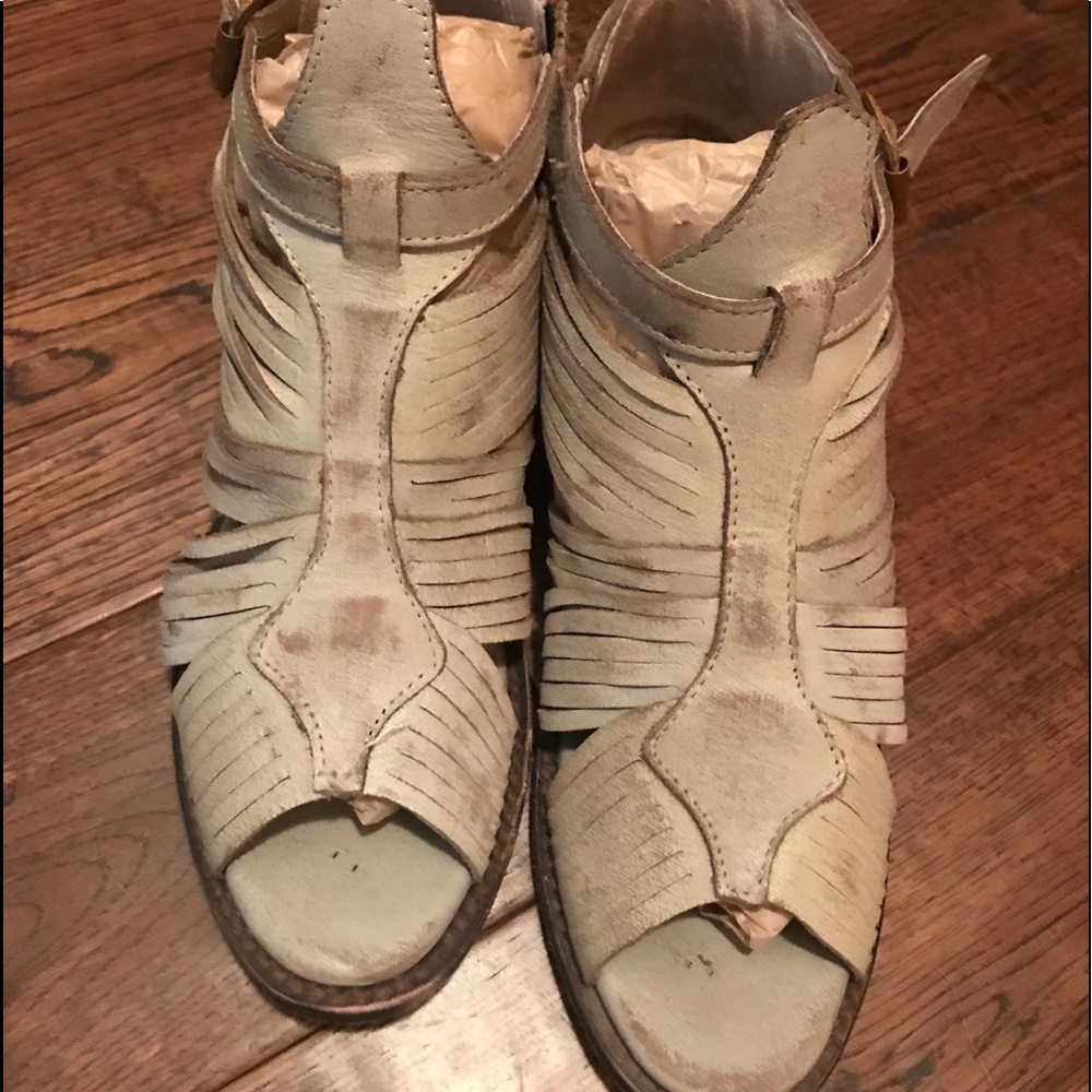 Freebird sandals size 9